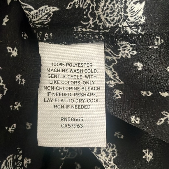 ♥️Melrose And Market♥️Puffed sleeved Midi dress smoked floral Dress size (Small) - Picture 7 of 7